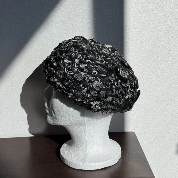 VTG Feather Pillbox Hat – Made in Japan – Black & White Curled Feathers Size BB main image 4